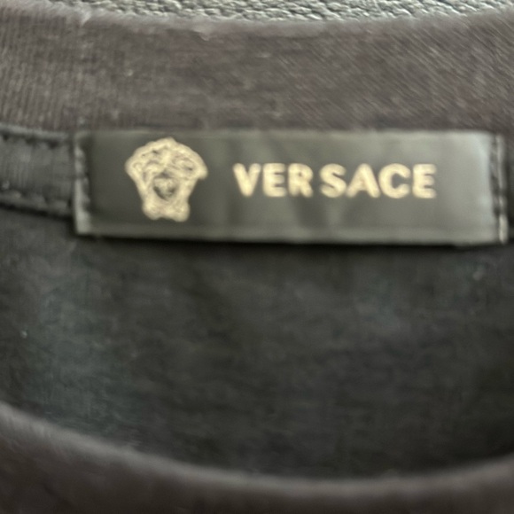 Versace tshirt - Picture 2 of 4